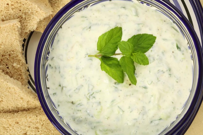 Tzatziki z pieczywem; herbata 