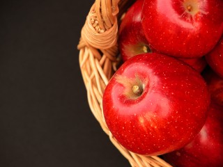 Lek przeciw otyłości znajduje się w skórce jabłka!
