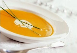 Rozgrzewająca zupa marchwiowo-imbirowa