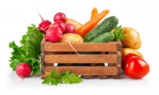 Dlaczego warto jeść sezonowe, lokalne owoce i warzywa?